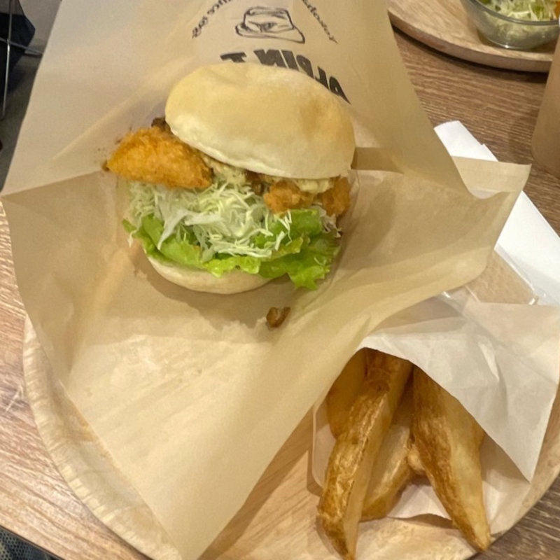 アルペンフィッシュバーガー(アルペンジロー 横浜元町店)
