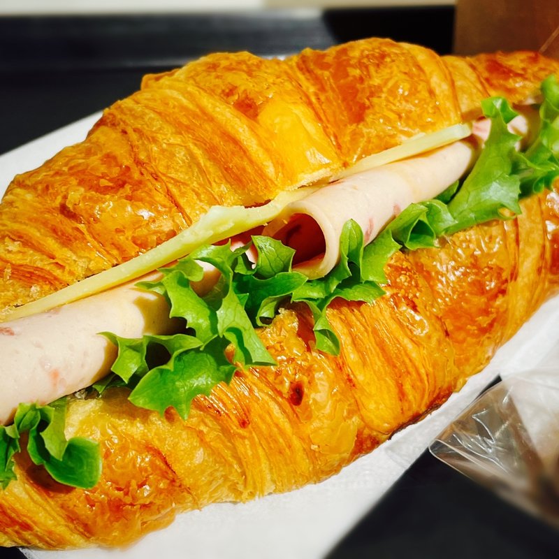 モンタデッラとエメンタールのサンド(＆coffee阪急三番街)