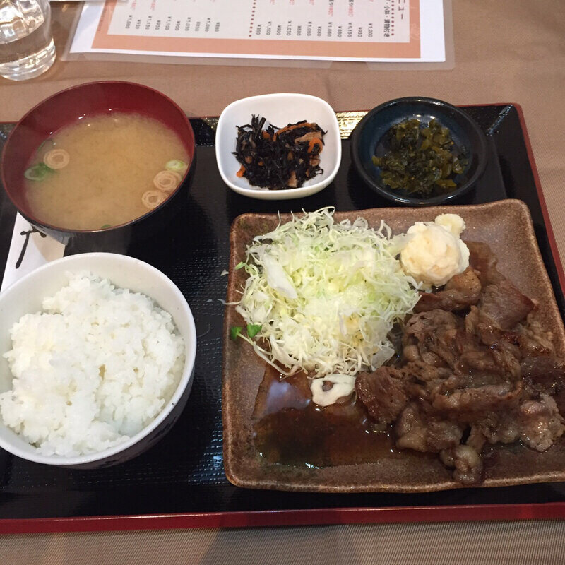 牛カルビ定食ちょい盛り(ふーずがーでん 一念通天)