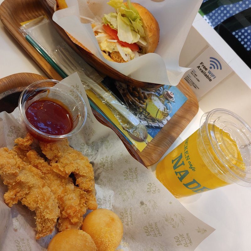 タルタルエッグチキンバーガーほか(bb-q オリーブチキンカフェ　二子玉川店)