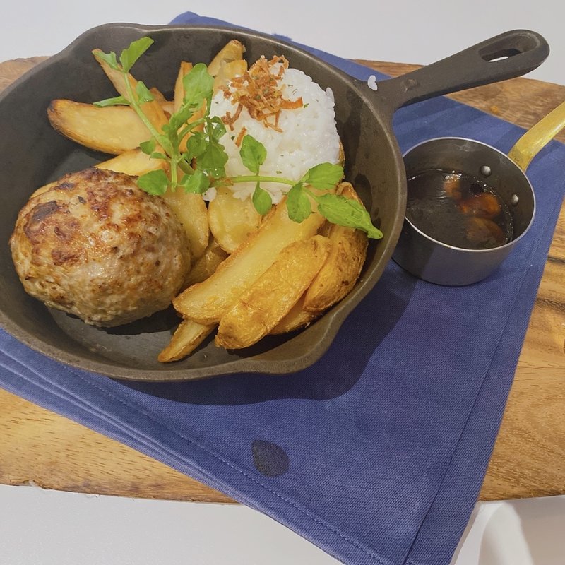 ピーナッツ•ギャングのベースボールハンバーグ(PEANUTS DINER)