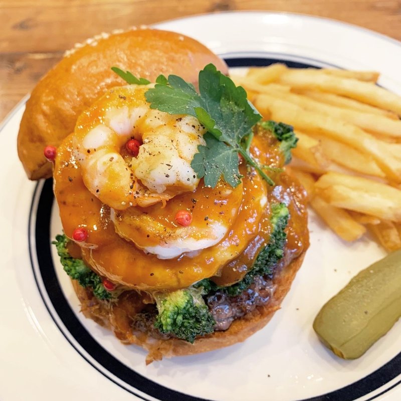限定　ロブスターアメリケーヌソースのシュリンプ&マッシュポテトバーガー(アンバープレイス)