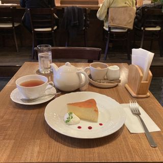 ベイクドチーズケーキ(カフェ プリヤートナ )