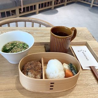 わっぱのおむすびとお味噌汁(喫茶室KOHORO(コホロ))