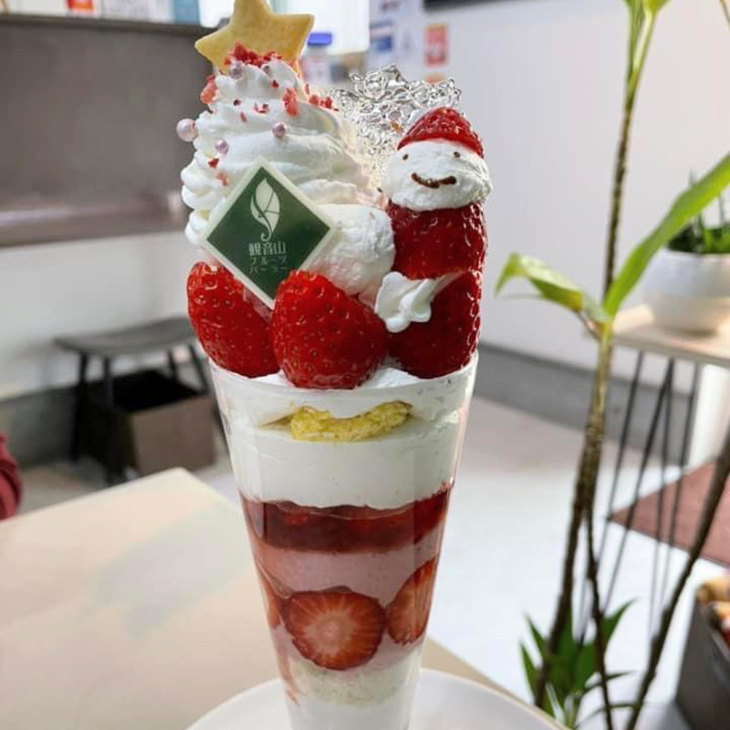 クリスマスいちごパフェ(観音山フルーツパーラー銀座店)