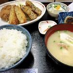 ミックスフライ定食（特製かにクリームコロッケ+かに味噌汁）(ひさや食堂)