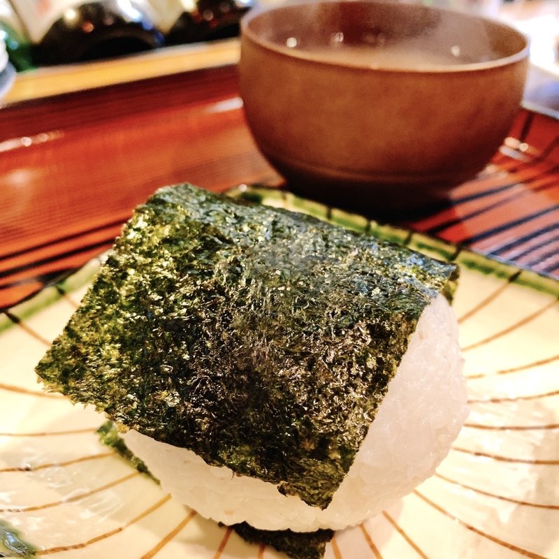 おにぎり(筋子)としじみの味噌汁(山屋 )