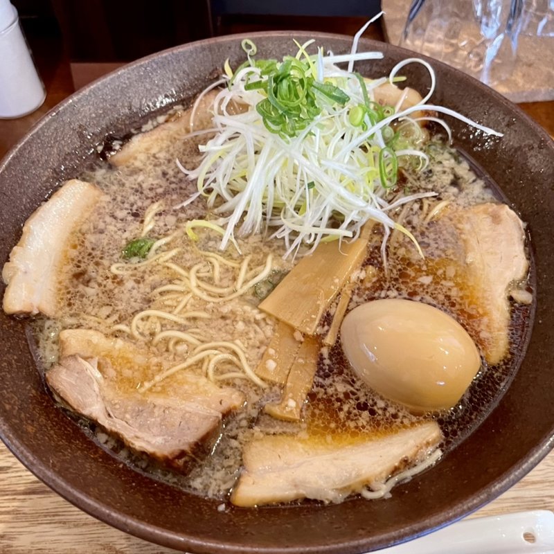 霞 大盛りチャーシュー、煮卵トッピング(中華そば きんばね)