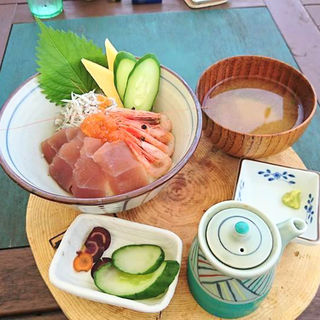 海鮮丼(海沿いの キコリ食堂)