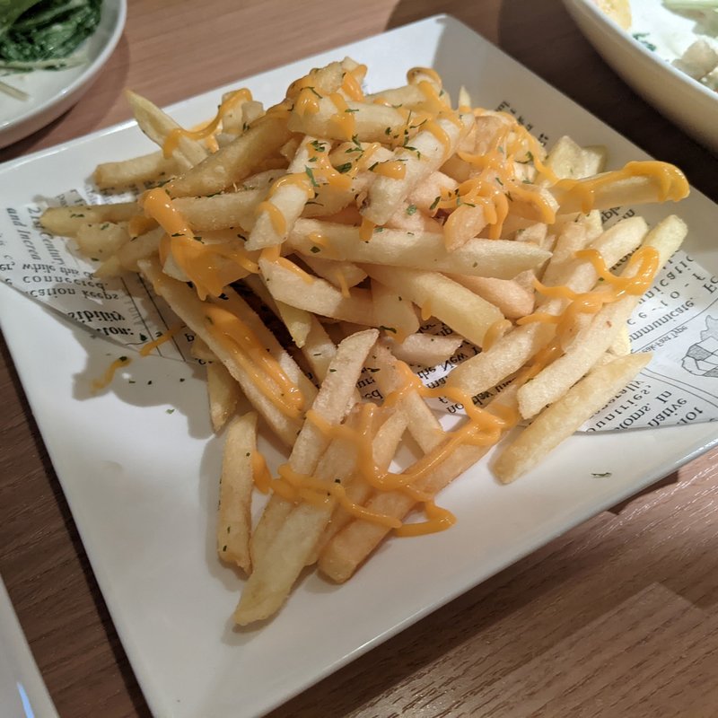 チェダーチーズソースのポテトフライ(かまくら個室ビストロ KAMAKURA 錦糸町 )