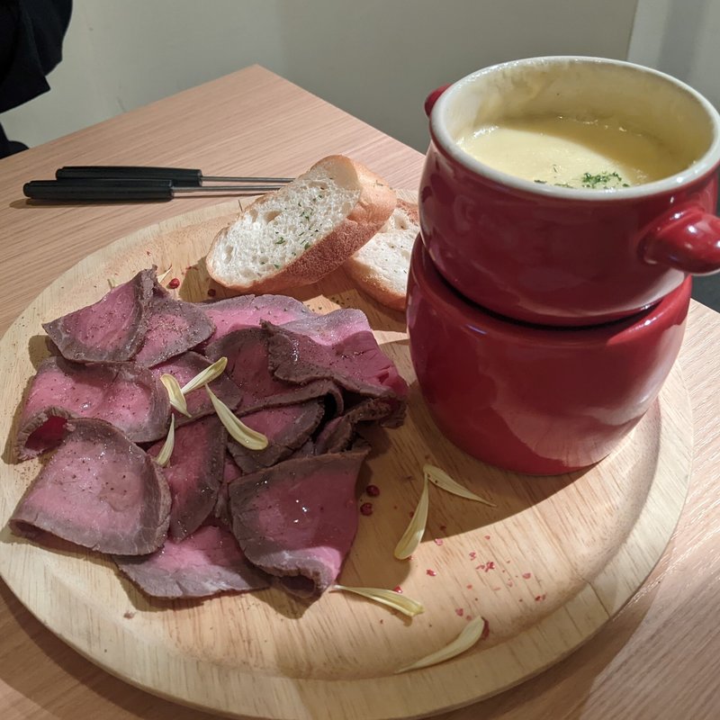 KAMAKURA自家製ローストビーフチーズフォンデュ(かまくら個室ビストロ KAMAKURA 錦糸町 )