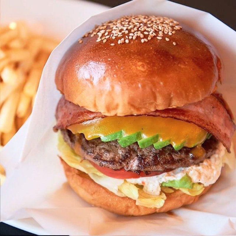 アボカドチーズバーガー(GOLDEN BROWN)