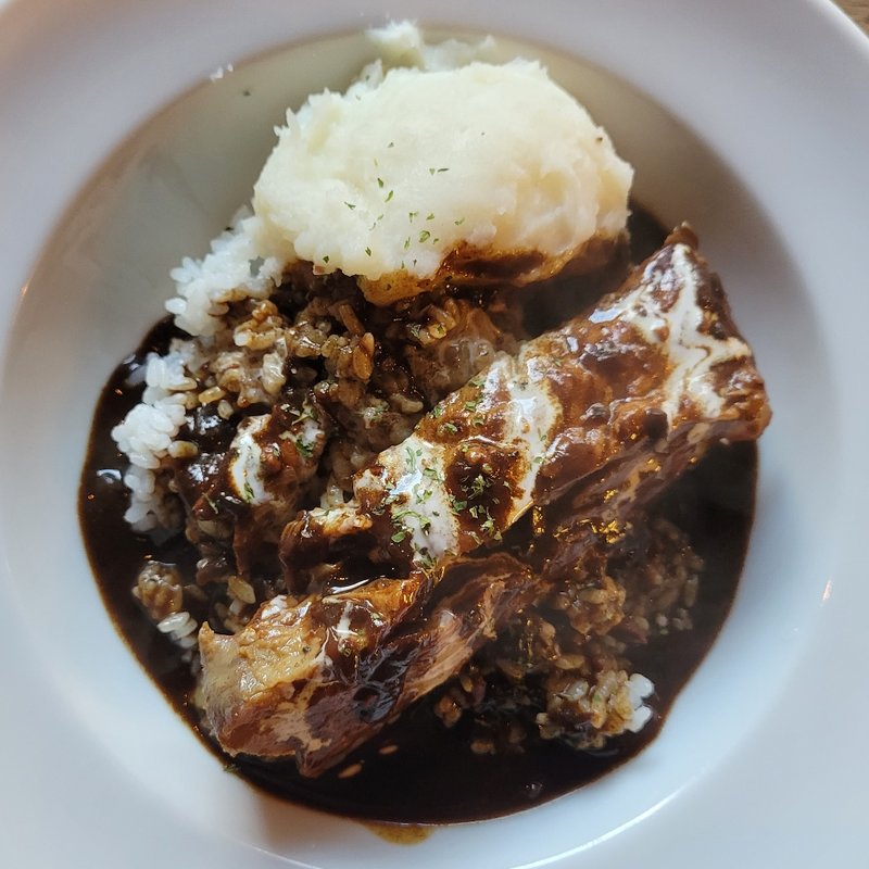 ～漆黒～スペアリブの黒ナッツカレー(Del　Crocus's （デルクロッカス【旧店名】クロッカス デリ）)