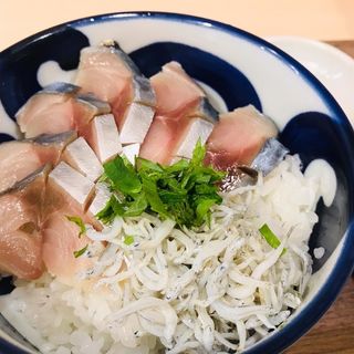 〆さば・しらす丼(味噌汁付き)(お魚食堂)