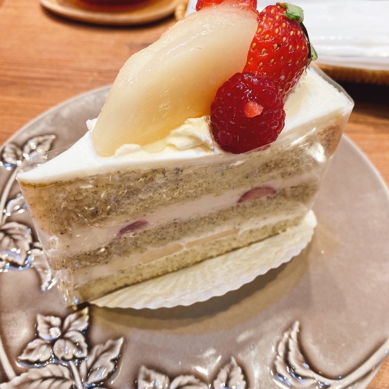 ル レクチェといちごのショートケーキ(ラ・プティ・メルスリー ルミネエスト新宿店)