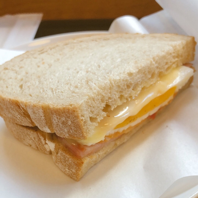 ハムエッグホットサンド(スターバックスコーヒー ＫＤＤＩ大手町ビル店)