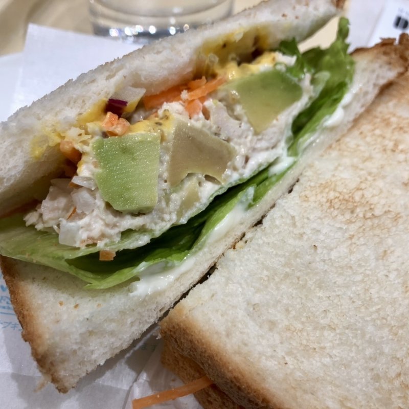 彩り野菜とアボカドチキン(ドトールコーヒーショップ 学芸大学西口店)