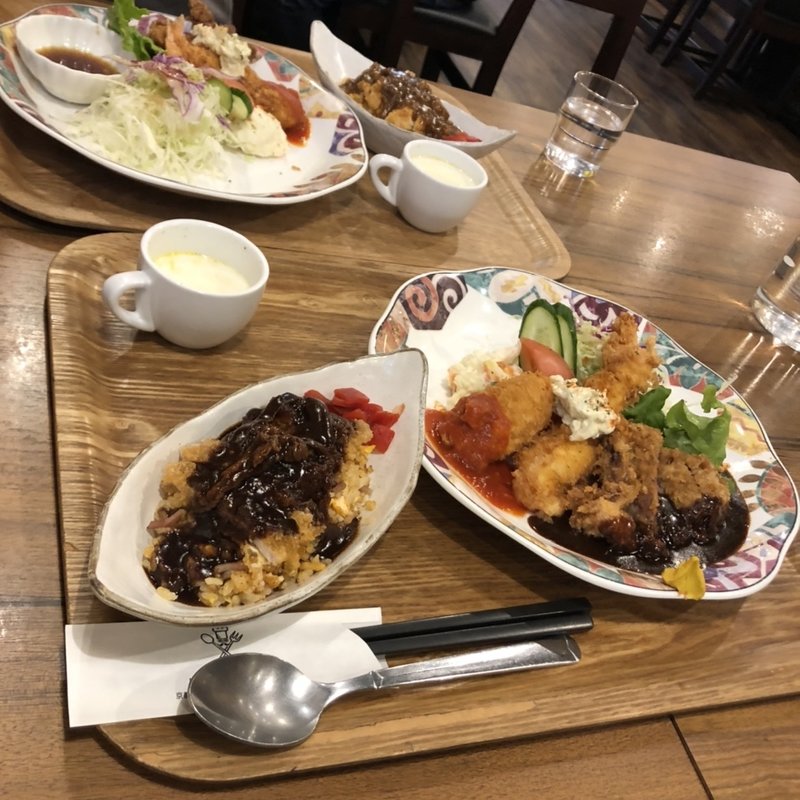 ピネライスセットのビフカツ ドミグラスソース(キッチンゴン六角店)