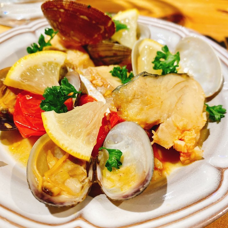 タラとあさりのアクアパッツァ(立呑処 ハチハチ )