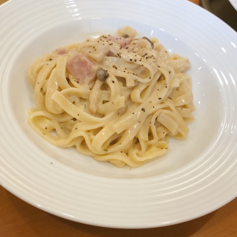 濃厚ポルチーニクリーム（フェットチーネ）(カフェ・ベローチェ岩本町駅前店)