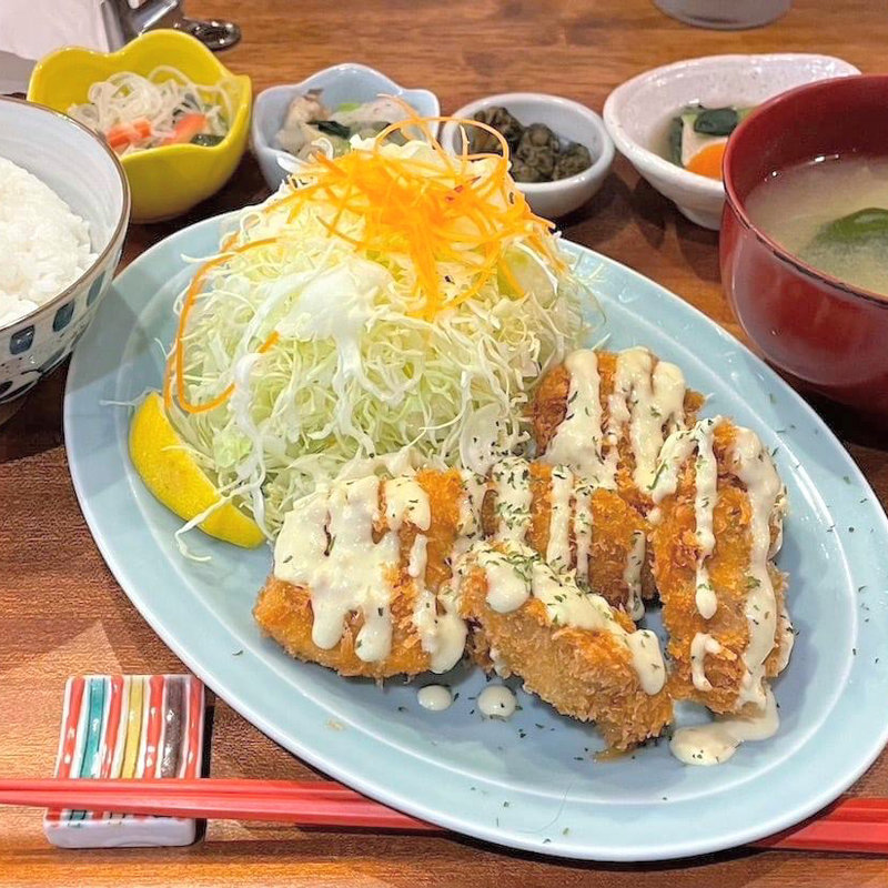 まぐろカツわさひマヨ定食(もがめ食堂)