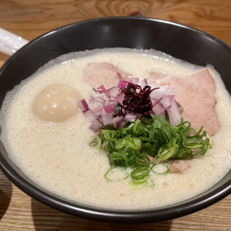 鶏白湯(塩)ラーメン玉子のせ(鶏と鮪節 麺屋 勝時)
