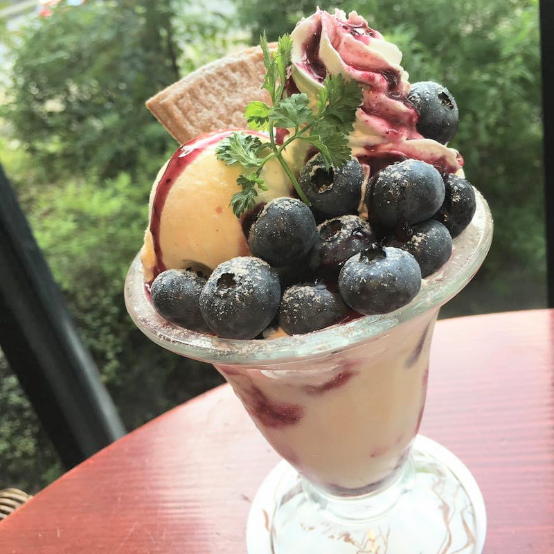 ブルーベリーのヨーグルトパフェ(カフェドラパン)