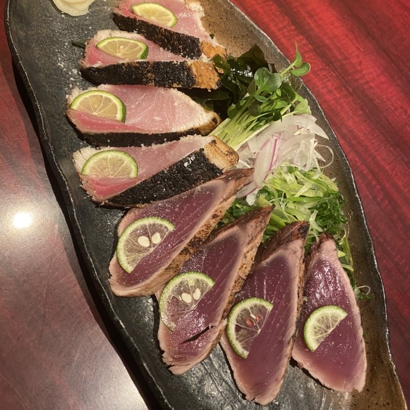 ブリの潮タタキ& 室戸産 鰹の潮たたき(魚河岸市場 男組釣天狗 本町店)