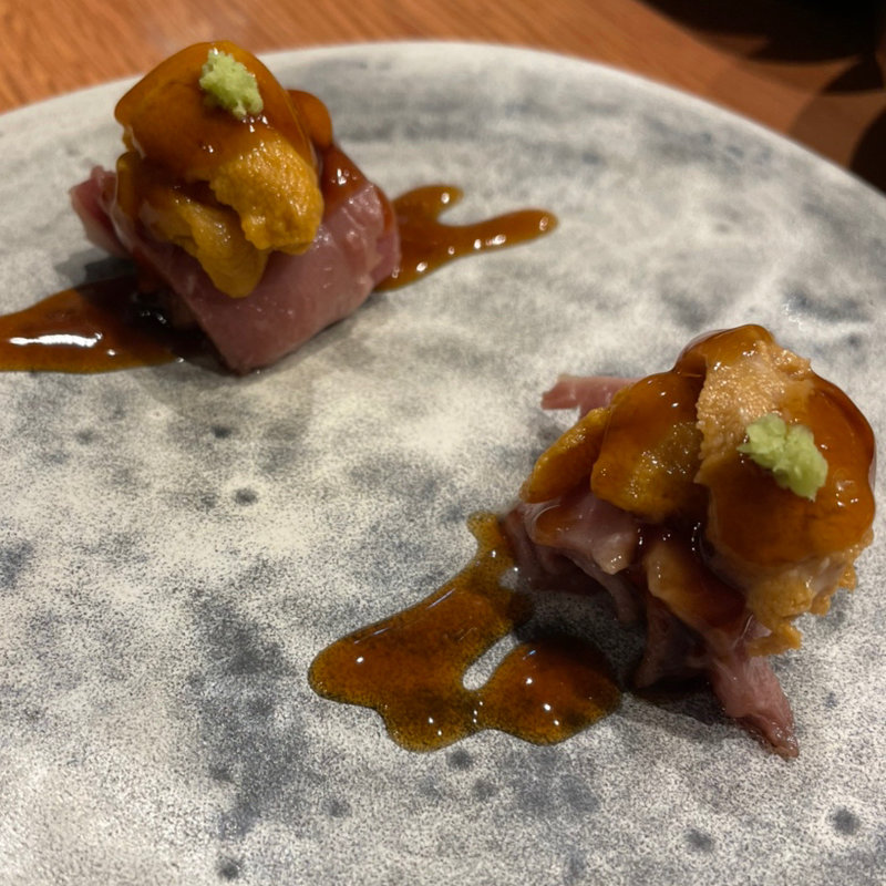 雲丹乗せローストビーフ(炭焼き はすの)