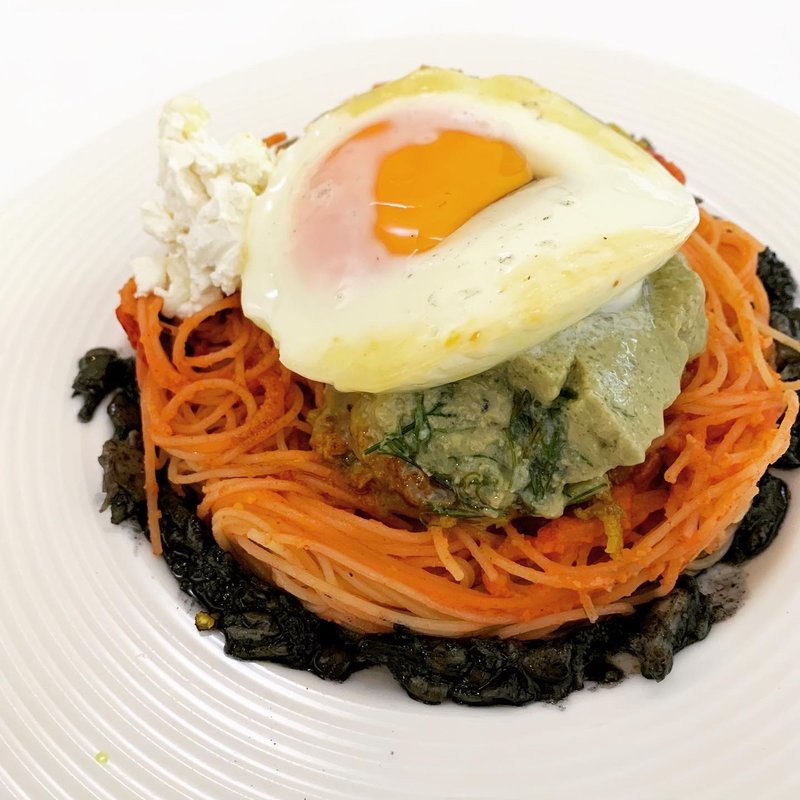 スパゲティマッシュルームソース(R) 中辛+牡蠣ムース+玉子+茄子+チキンカレー+クリームチーズ(tapir（タピ ）)