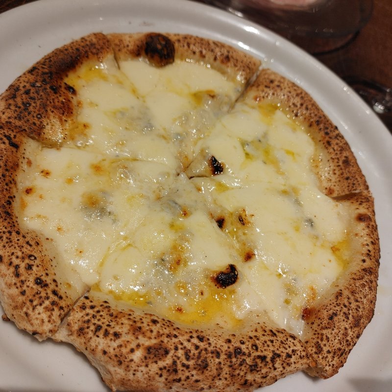 クアトロフォルマッジ(フォカッツェリア・ラ・ブリアンツァ)