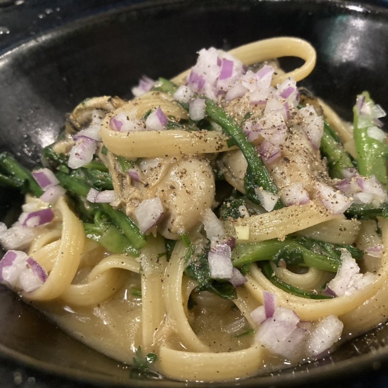 リングイネ牡蠣と春菊のアーリオオーリオ　ハーフ(Enoteca 眞  （エノテカシン）)