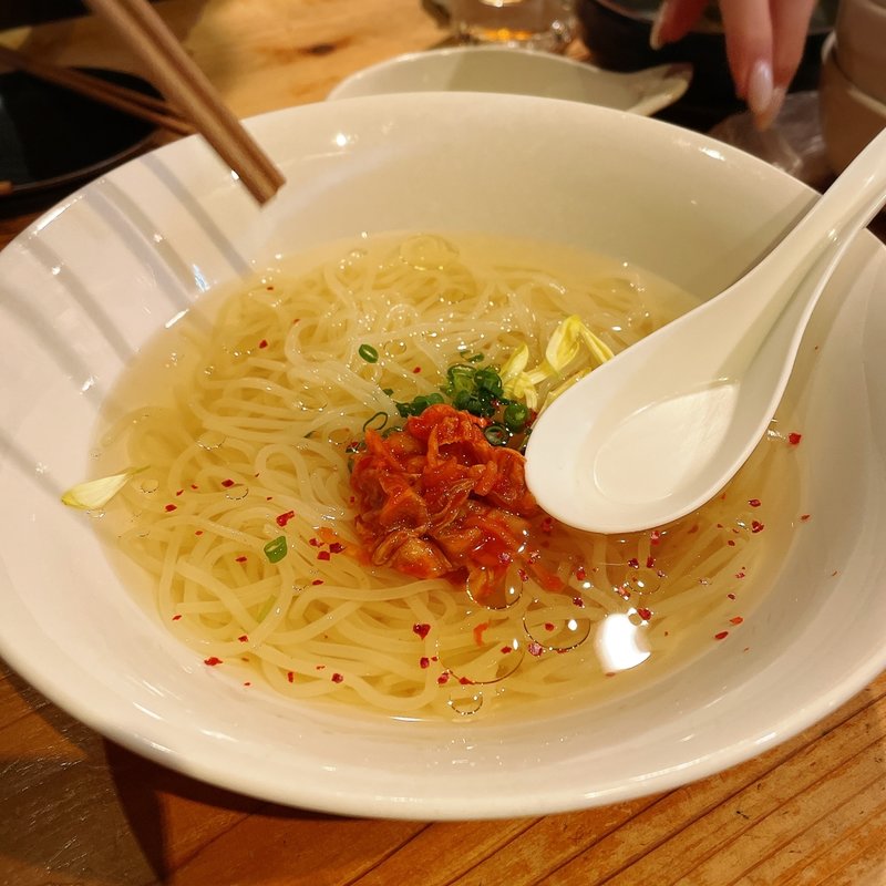 シンプルな冷麺(焼肉・ホルモン 恵比寿 英司)
