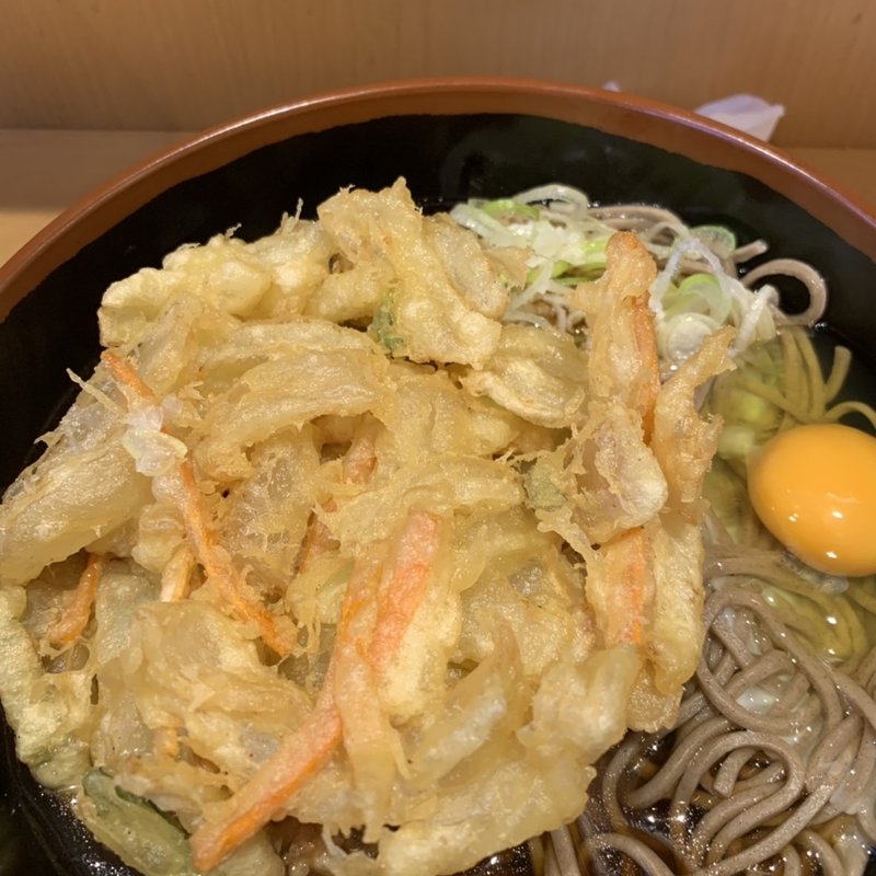 特大玉ねぎ天玉そば(よもだそば 御徒町店)