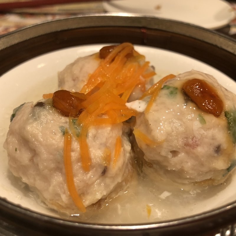 豆腐と魚のすり身団子乗せ(添好運 日比谷店)