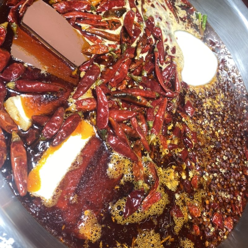 定番マーラー鍋(譚鴨血老火鍋 大阪日本橋店)