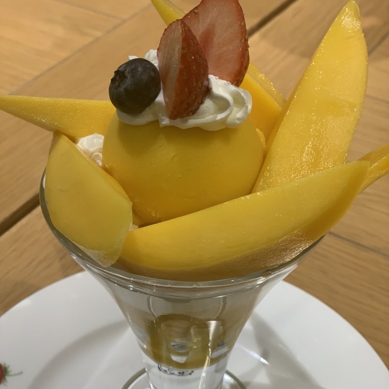 マンゴーパフェ(果実園リーベル 池袋東武店)