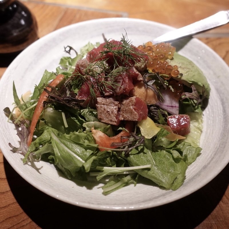 本まぐろとアボカドのサラダ(江ノ島小屋)