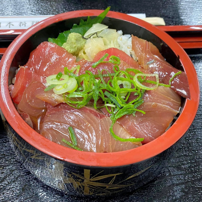 生本鮪トロと天然ブリの漬け丼(代官山 やまびこ )