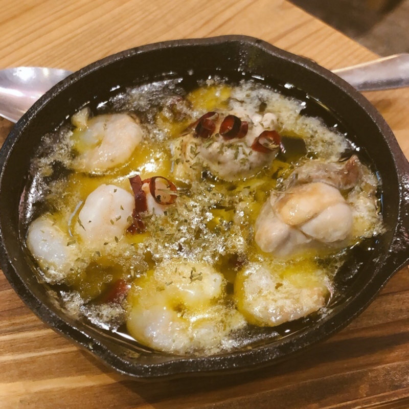 カキ&エビのアヒージョ(大衆ビストロ ABCheese)