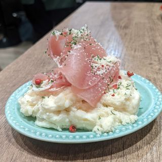 生ハムポテトサラダ(湘南野菜と魚 Gita弥平)