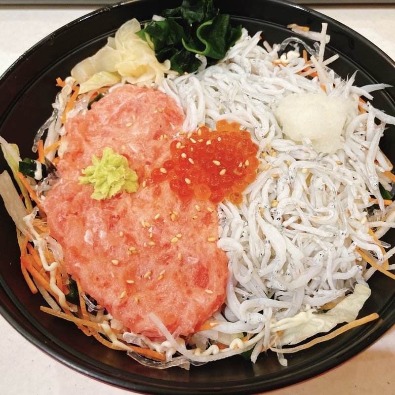 3色丼(しらす問屋とびっちょ Terrace Mall 湘南店)