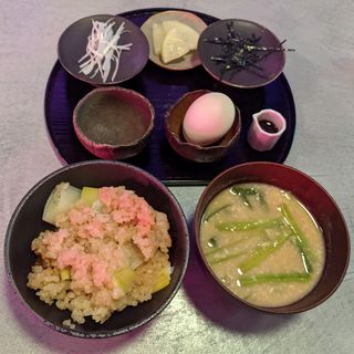千住葱と烏骨鶏卵の大吟醸TKG、小松菜の粕汁(WAKAZE TOKYO)