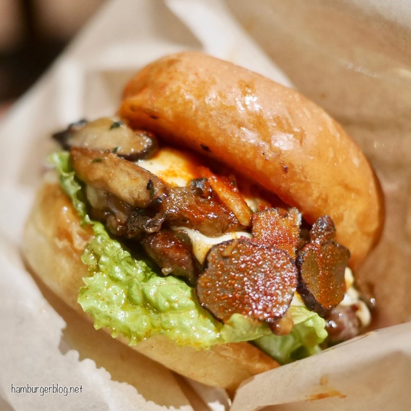 トリュフ入りマッシュルーム熟成肉バーガー(THE GOOD VIBES)