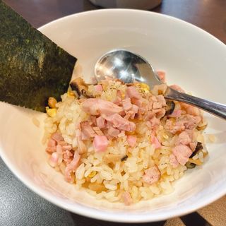 炊き込み鶏油飯(柳麺まる重)