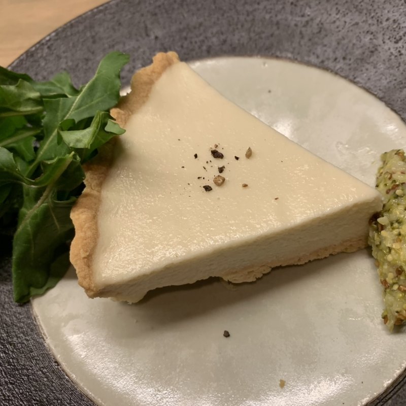 カリフラワーのチーズタルト(古民家ビストロ 燕食堂 市ヶ谷)