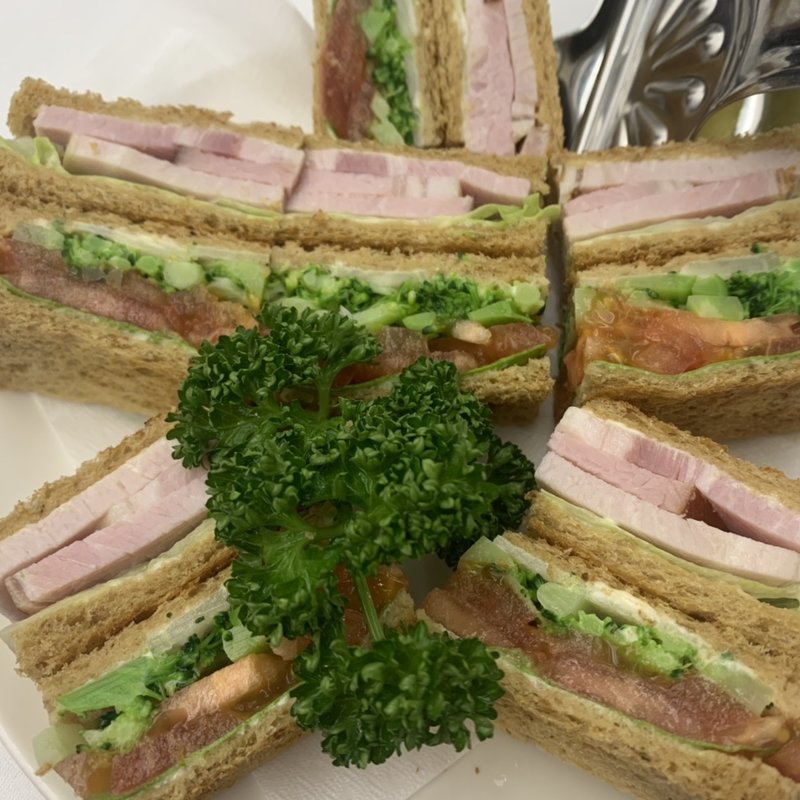 野菜とハムのサンドイッチ（ライ麦パンをグリル）(銀座ウエスト 銀座本店)