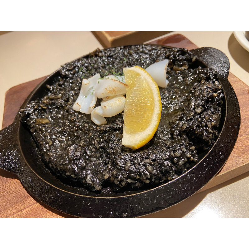 イカスミ黒米パエリア(ゴールデンチャイルドカフェ （Golden child cafe）)