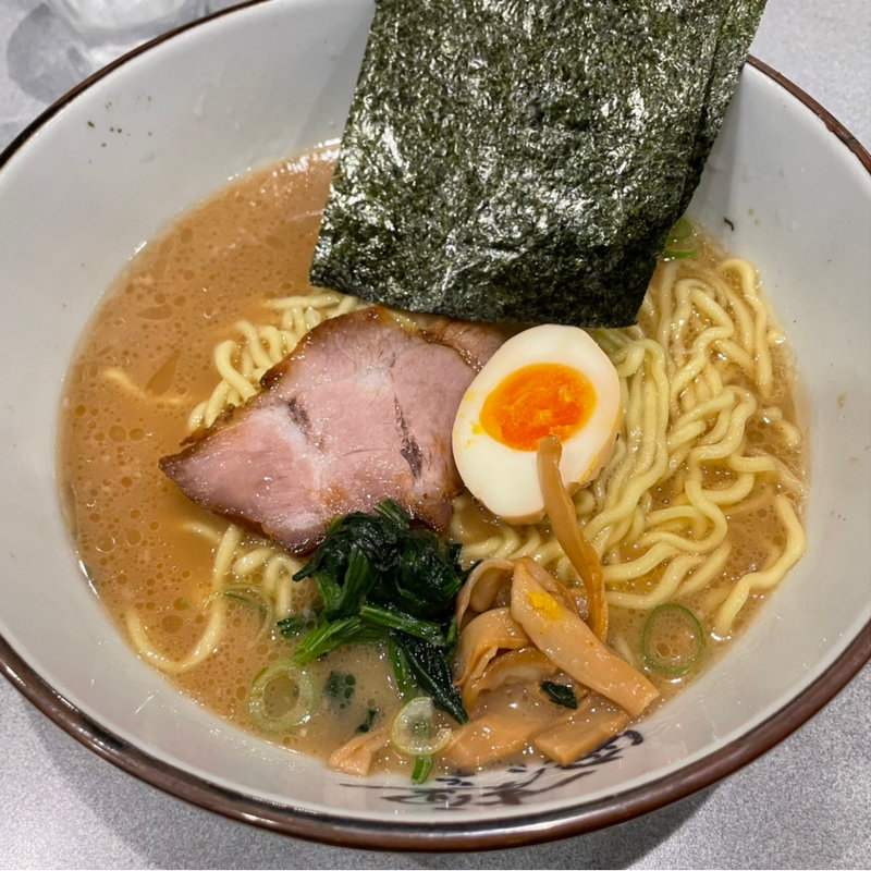 味玉ラーメン(横濱家 センター北店 （よこはまや）)