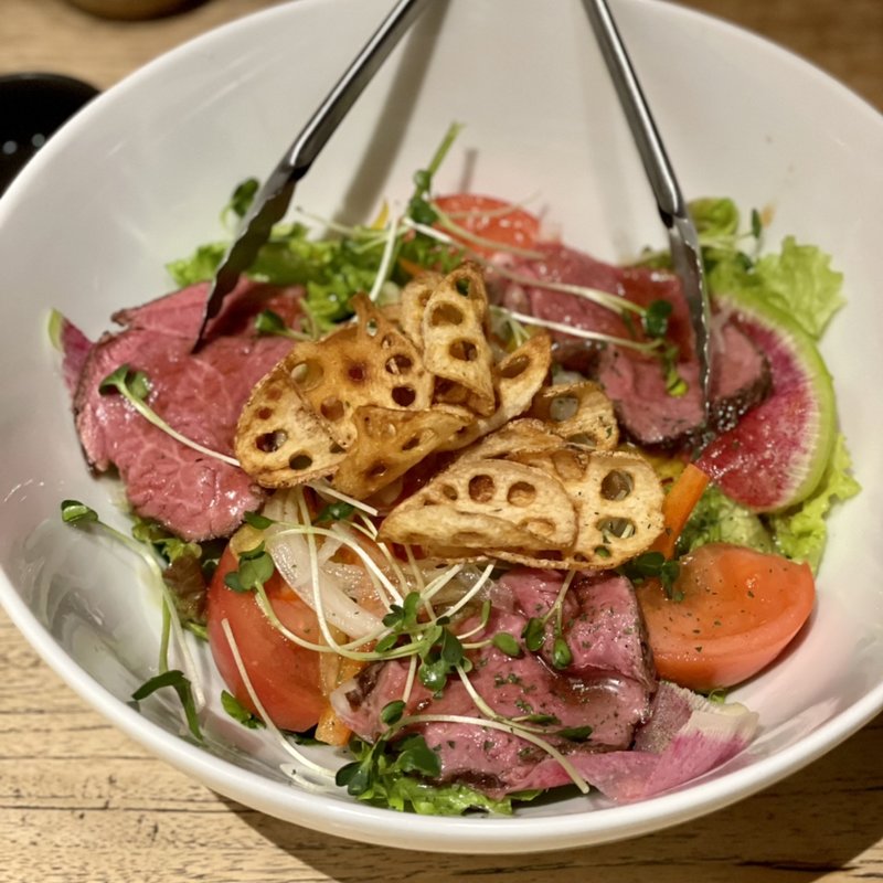 ローストビーフのサラダ(たまがんぞう )